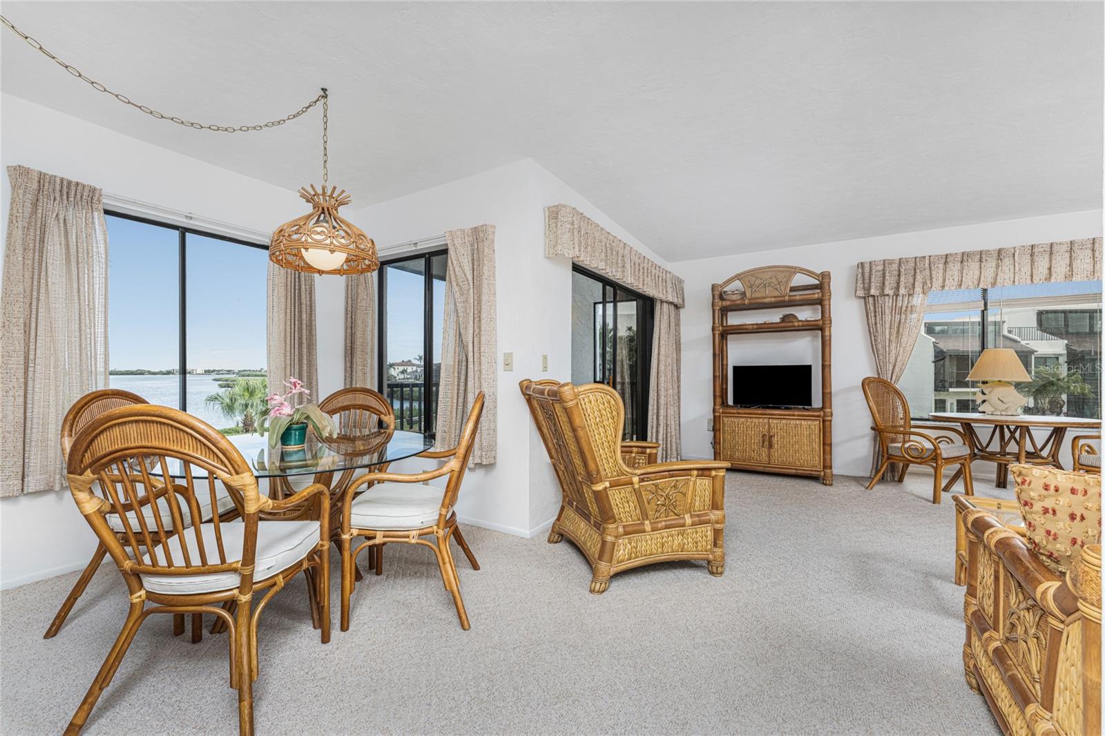 Image 22 of 48 For 2955 Beach Road A425