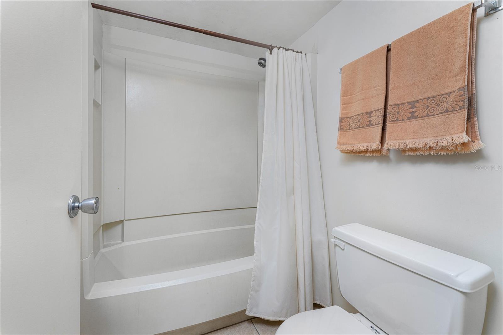 Image 27 of 48 For 2955 Beach Road A425