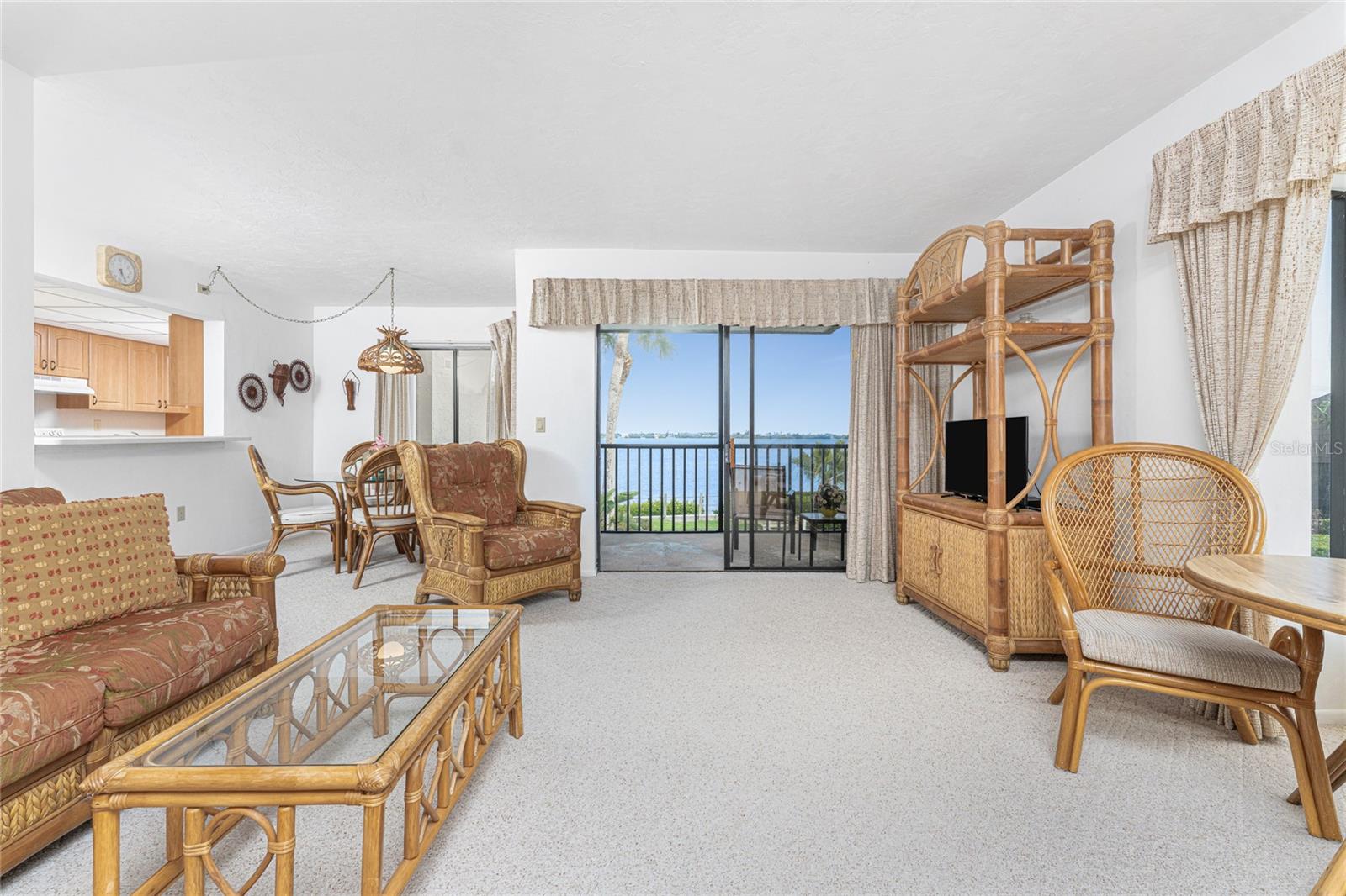 Image 5 of 48 For 2955 Beach Road A425