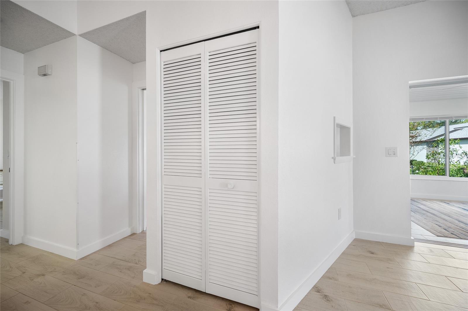 Image 17 of 48 For 660 Linden Drive