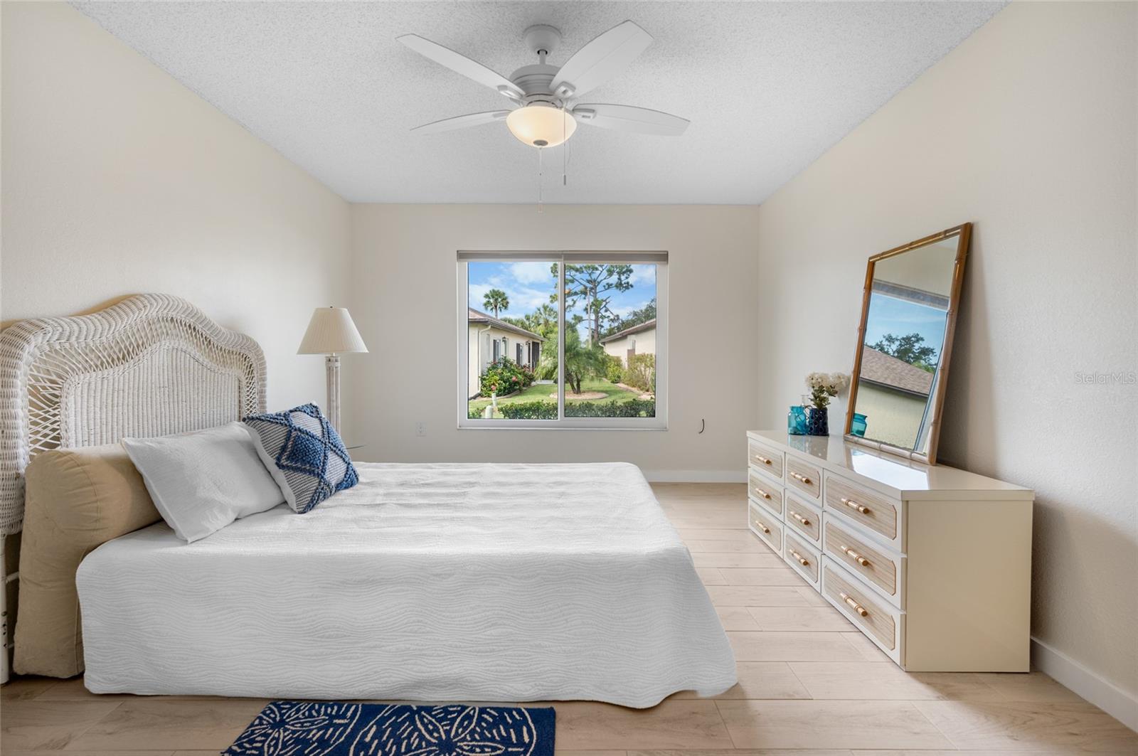 Image 21 of 48 For 660 Linden Drive