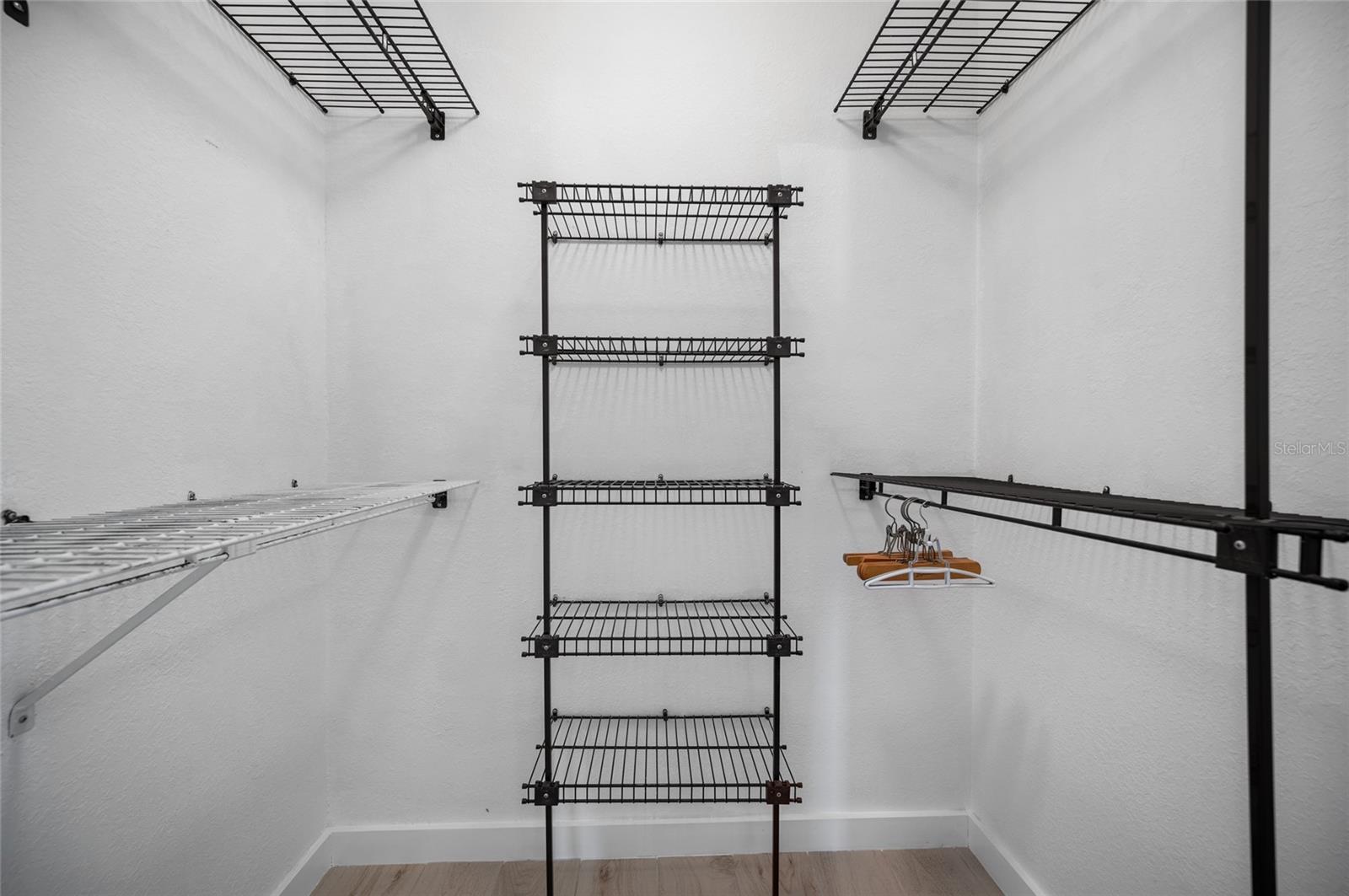 Image 23 of 48 For 660 Linden Drive