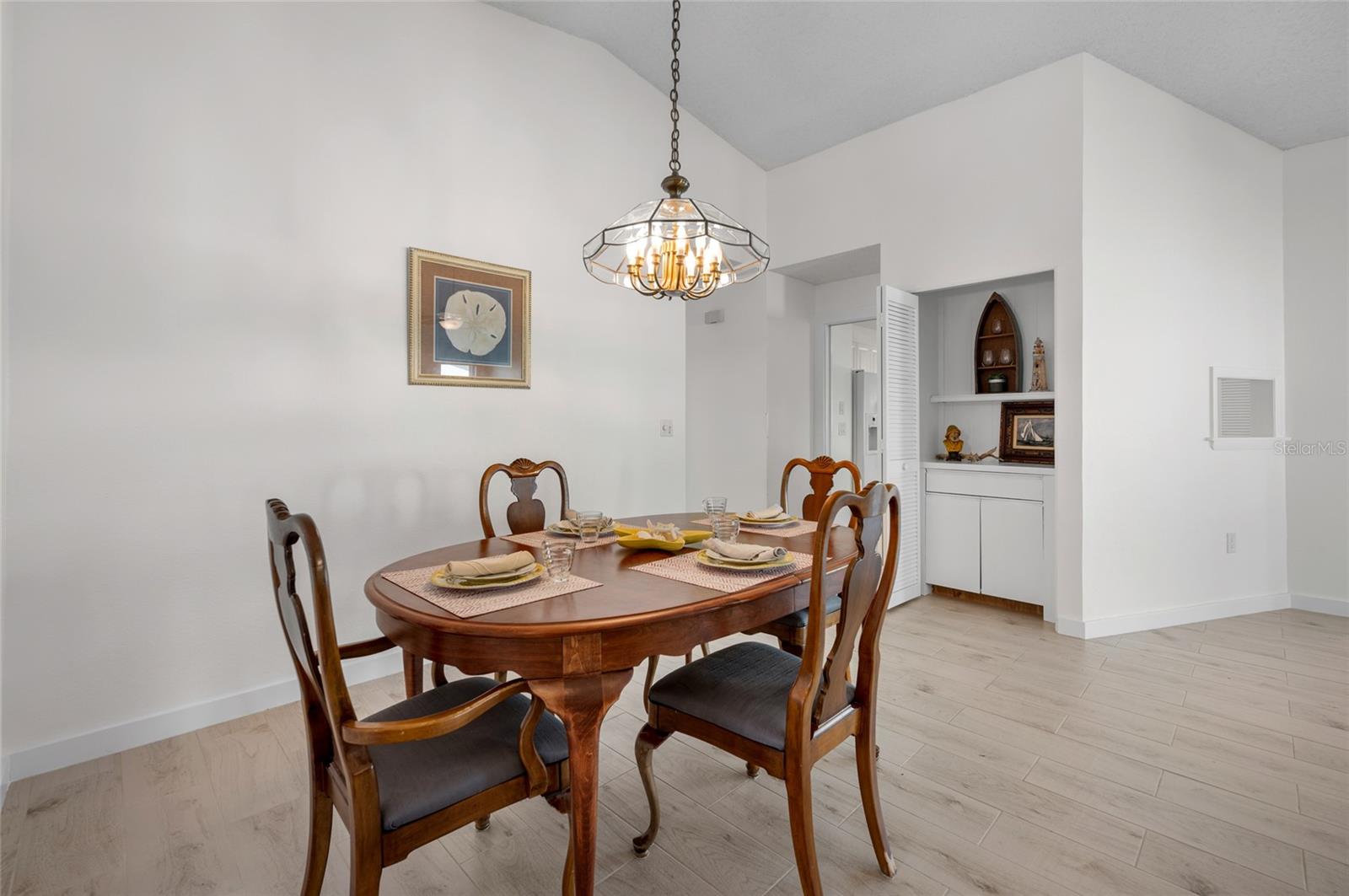 Image 6 of 48 For 660 Linden Drive