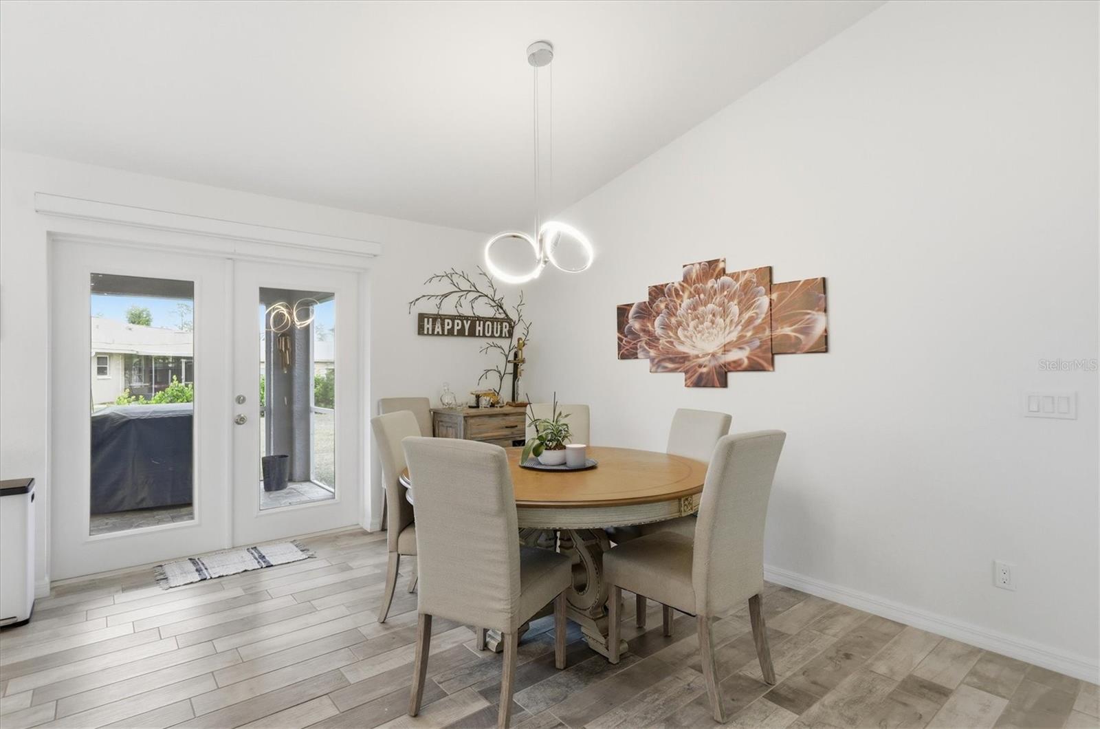 Listing photo id 11 for 10300 Sandrift Avenue