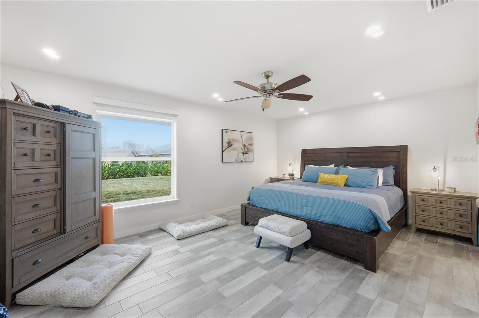 Listing photo id 12 for 10300 Sandrift Avenue