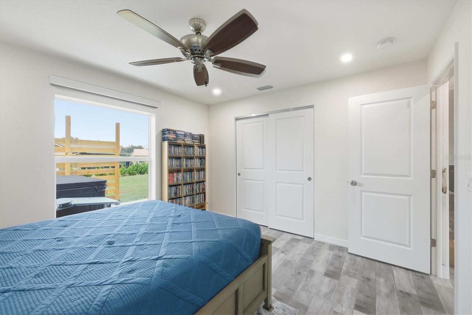 Listing photo id 19 for 10300 Sandrift Avenue