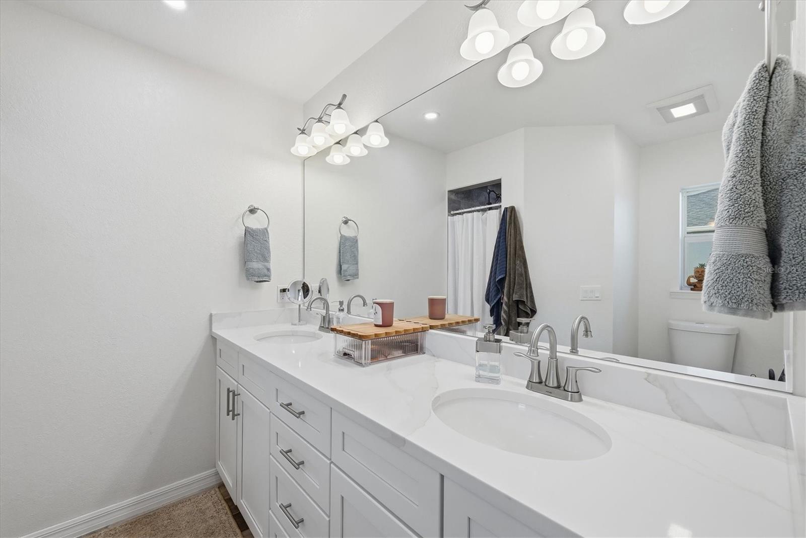 Listing photo id 20 for 10300 Sandrift Avenue