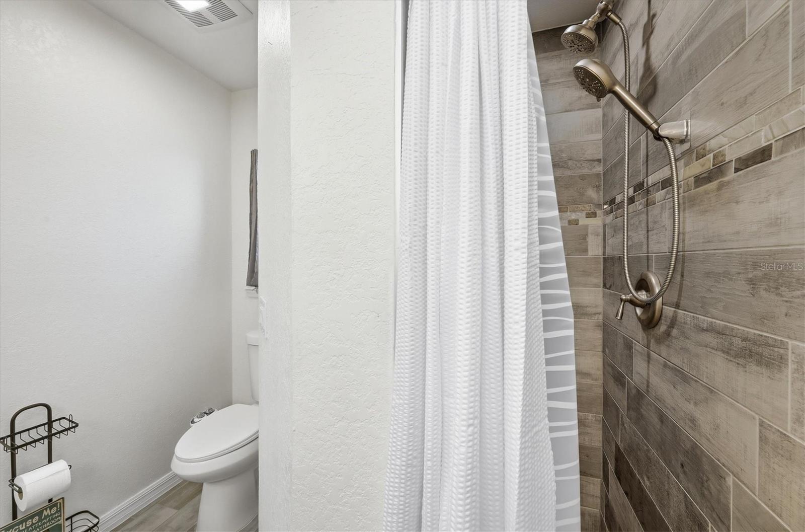 Listing photo id 21 for 10300 Sandrift Avenue