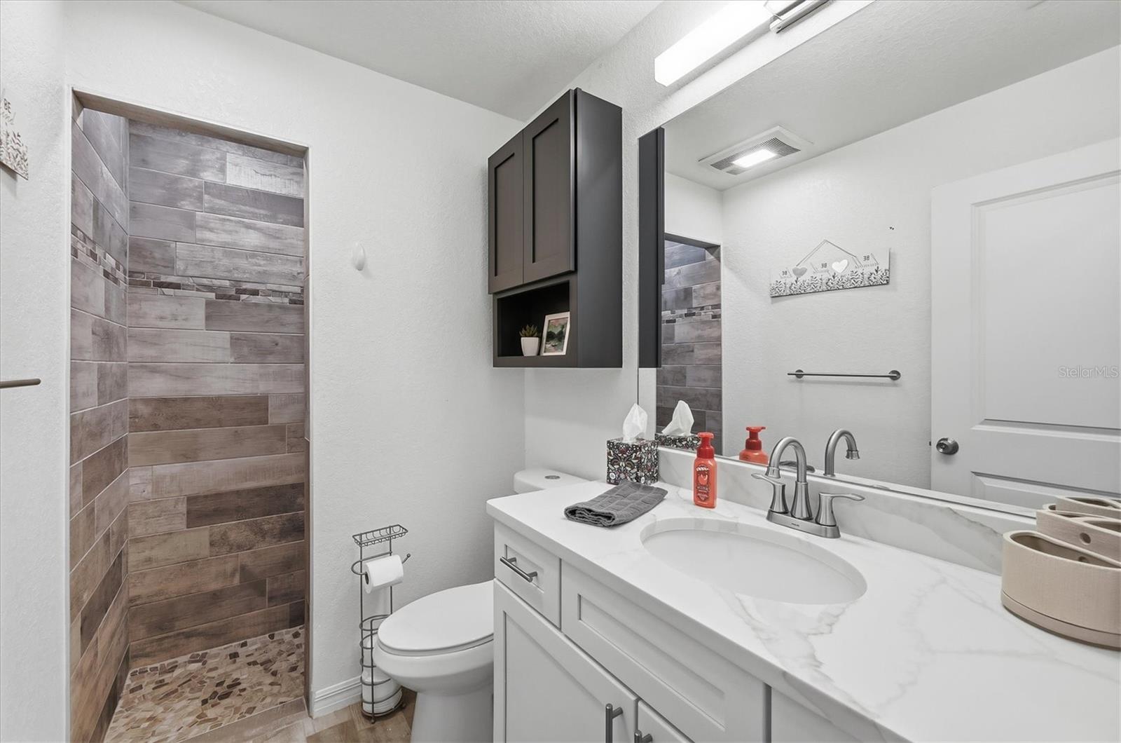 Listing photo id 22 for 10300 Sandrift Avenue