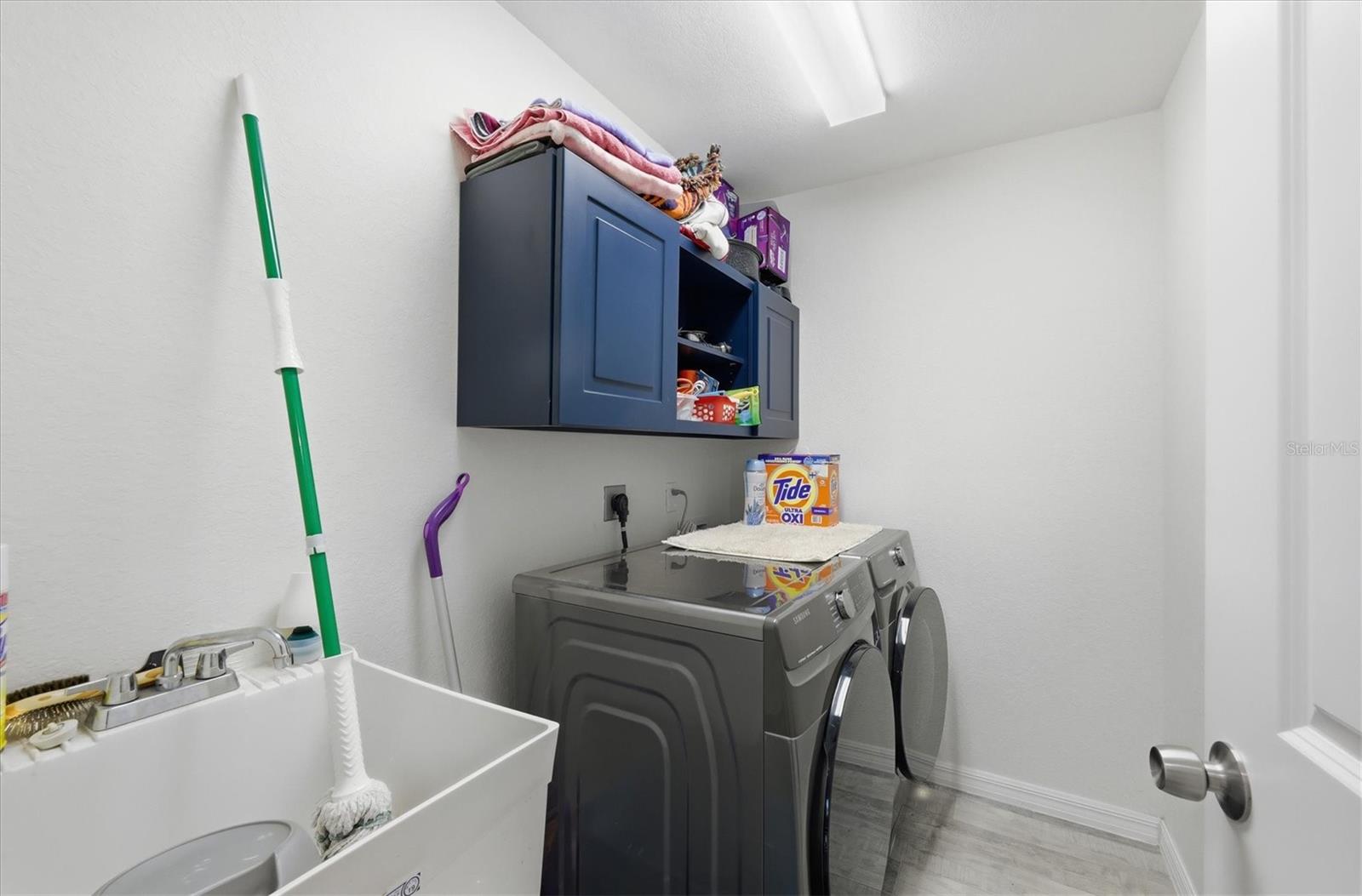 Listing photo id 24 for 10300 Sandrift Avenue