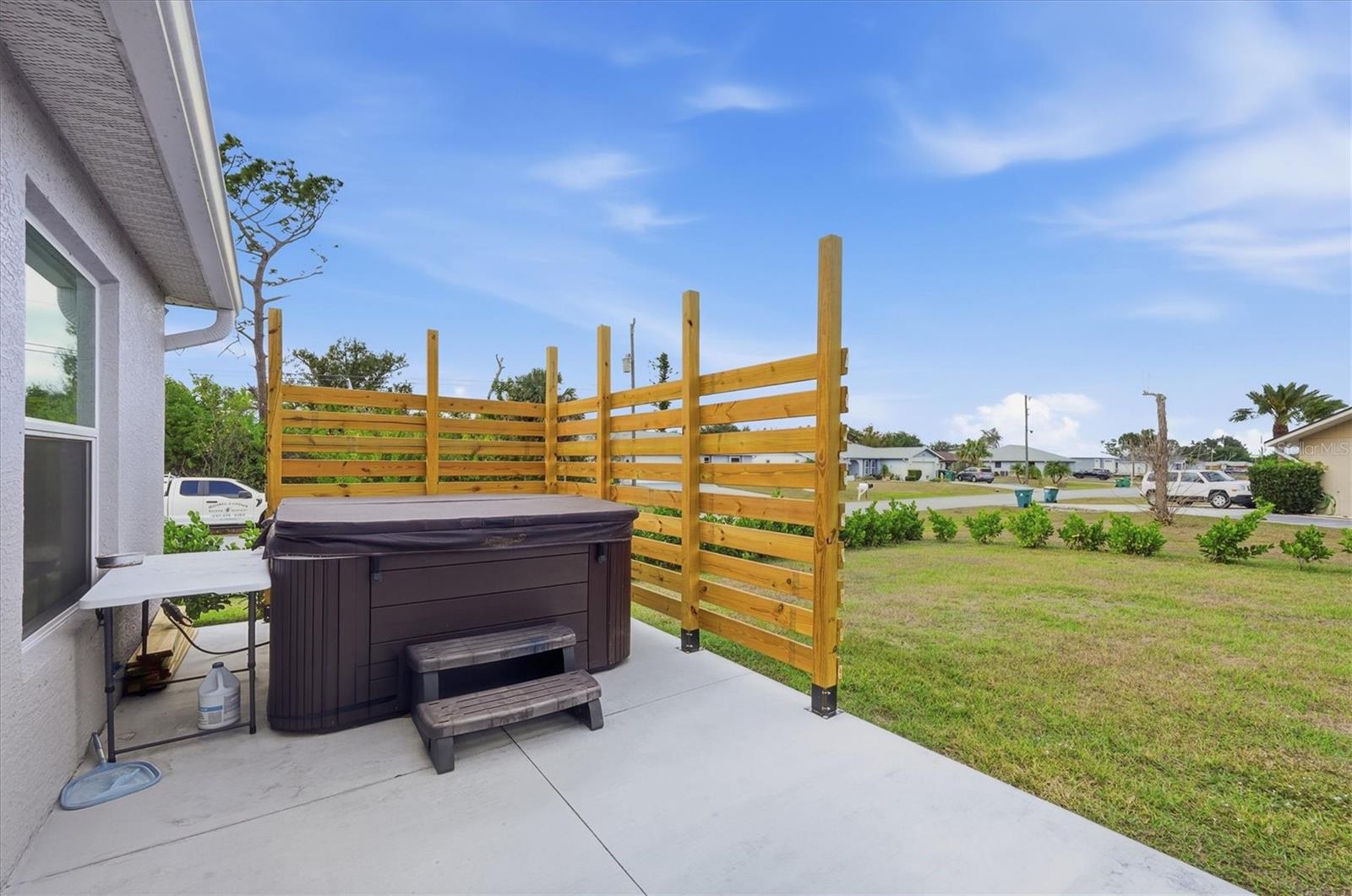 Listing photo id 26 for 10300 Sandrift Avenue