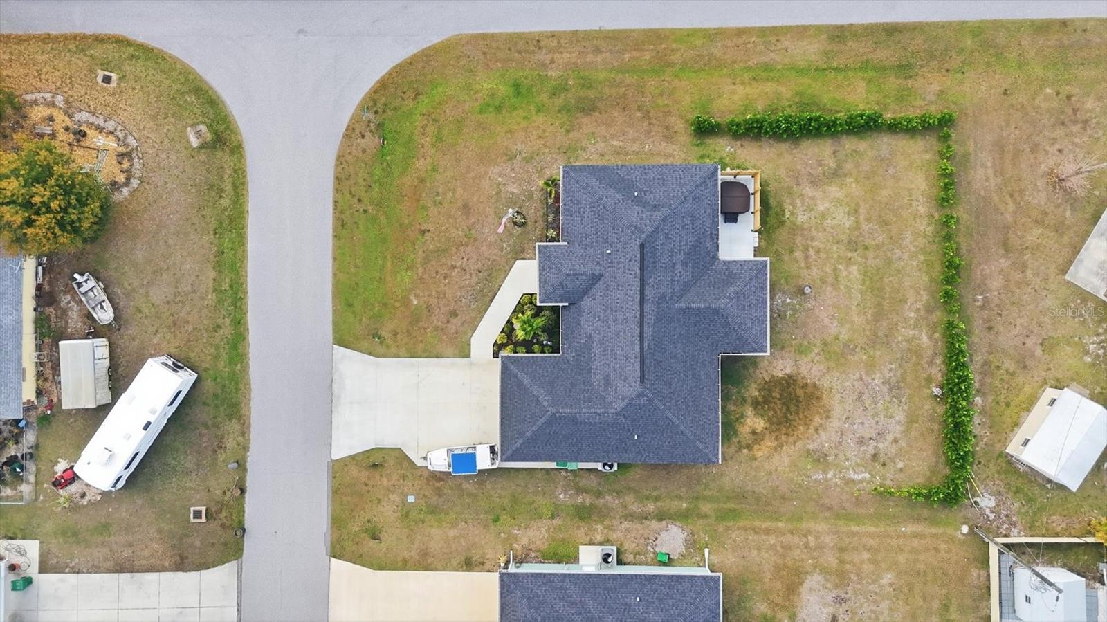 Listing photo id 30 for 10300 Sandrift Avenue