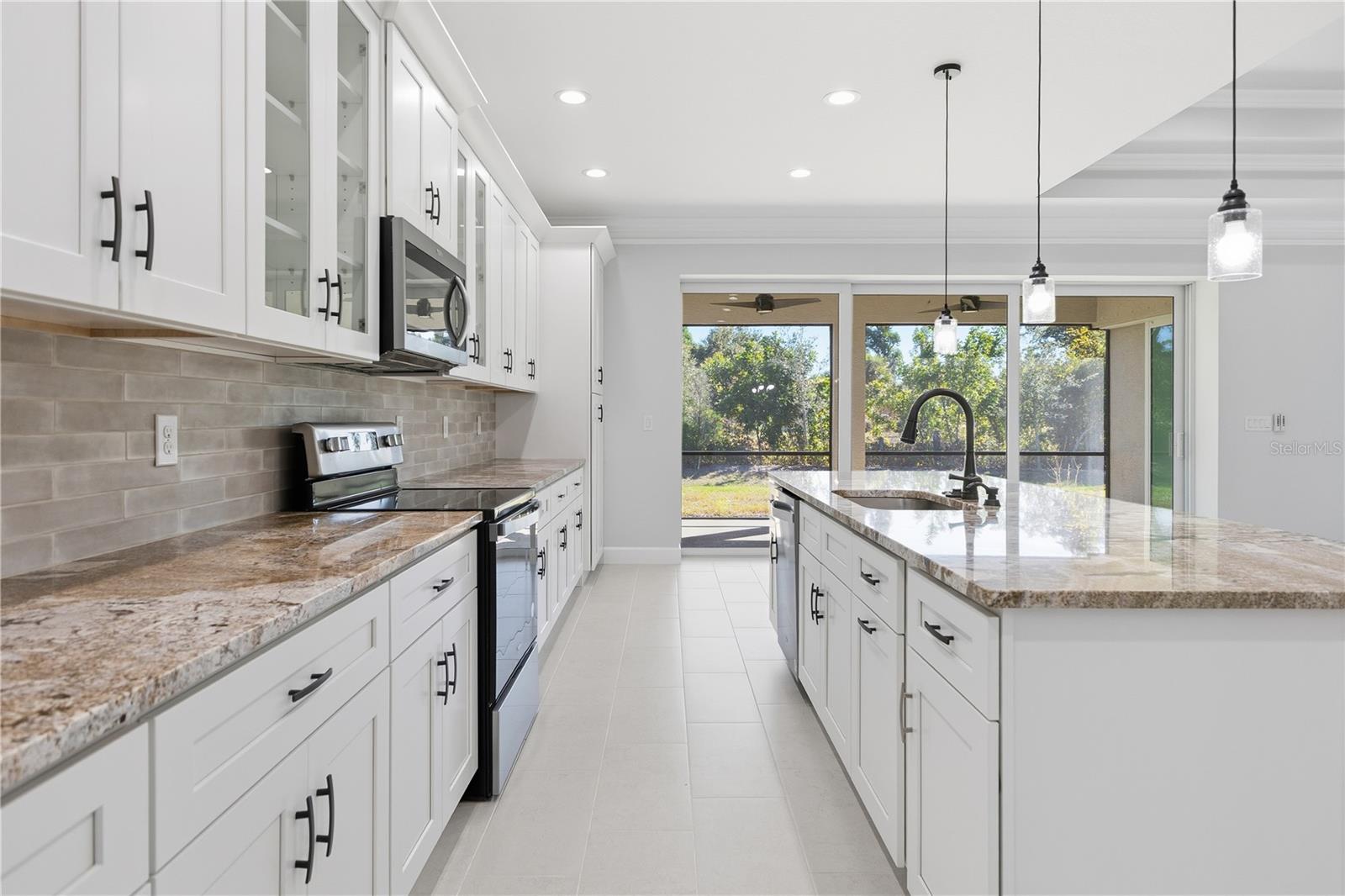 Image 11 of 51 For 721 Redbud Court