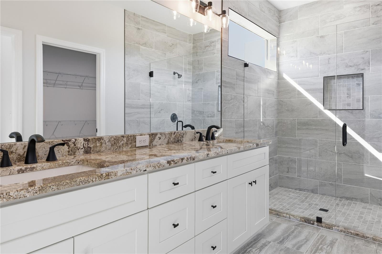 Image 19 of 51 For 721 Redbud Court