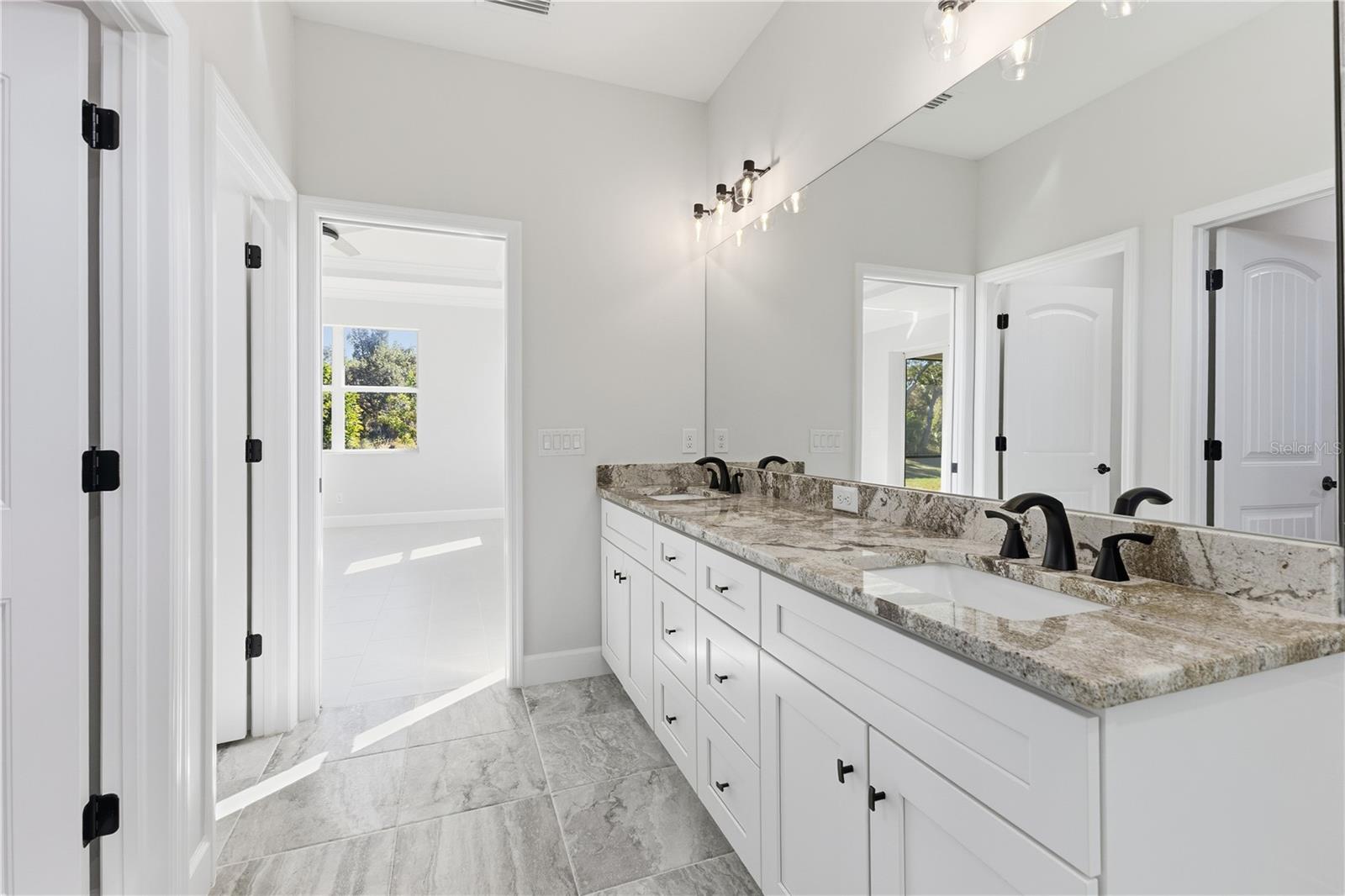 Image 20 of 51 For 721 Redbud Court