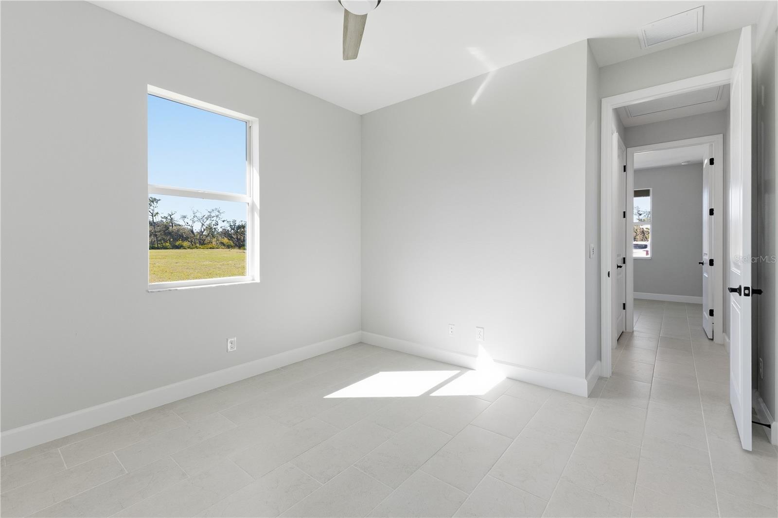 Image 28 of 51 For 721 Redbud Court