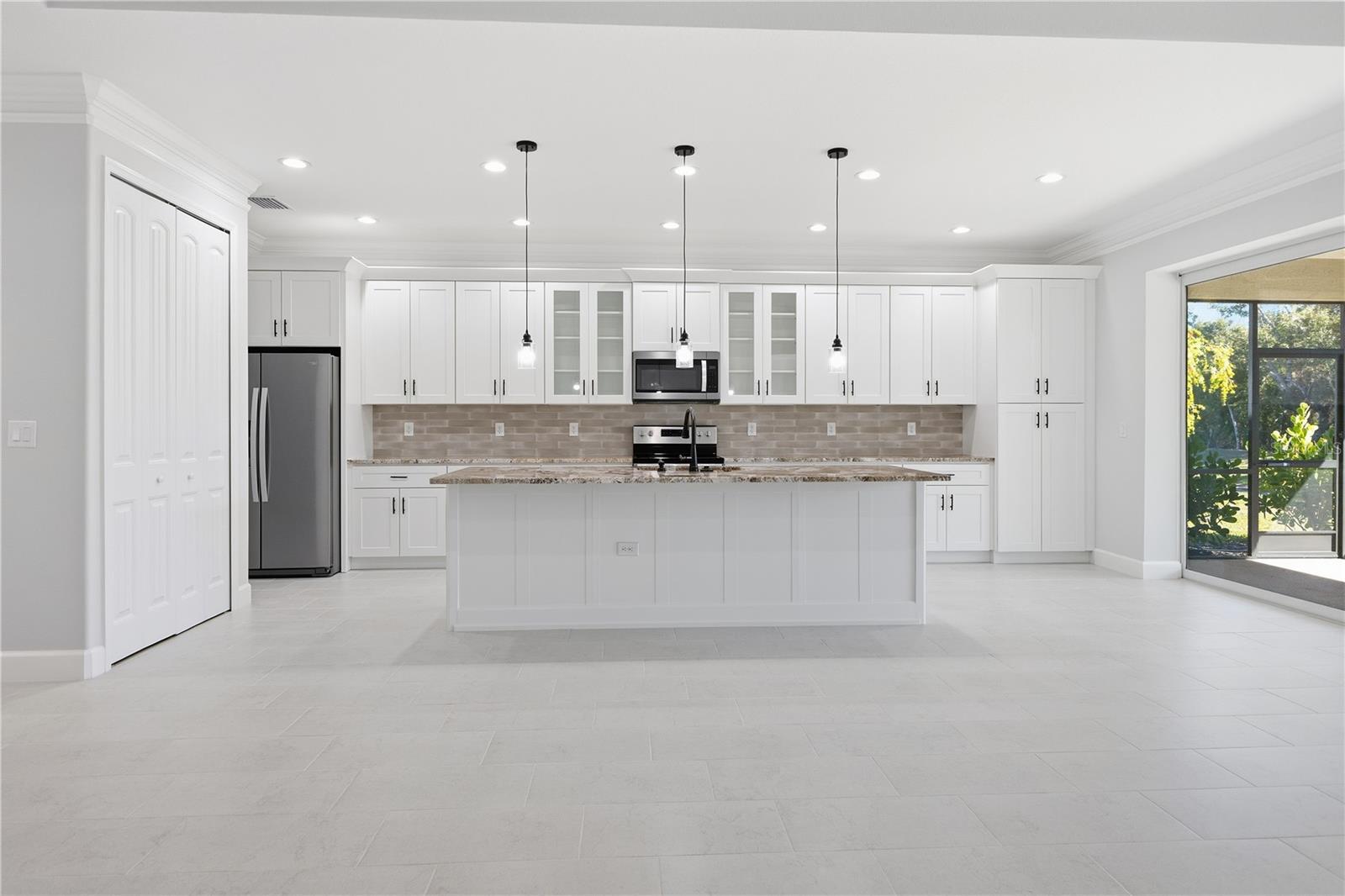 Image 8 of 51 For 721 Redbud Court