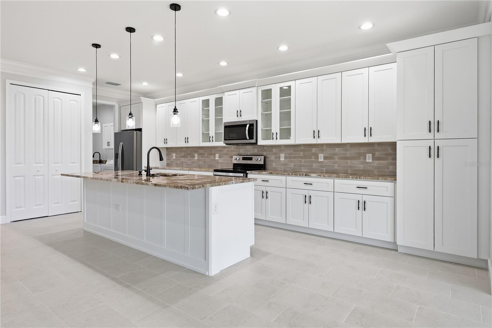 Image 9 of 51 For 721 Redbud Court