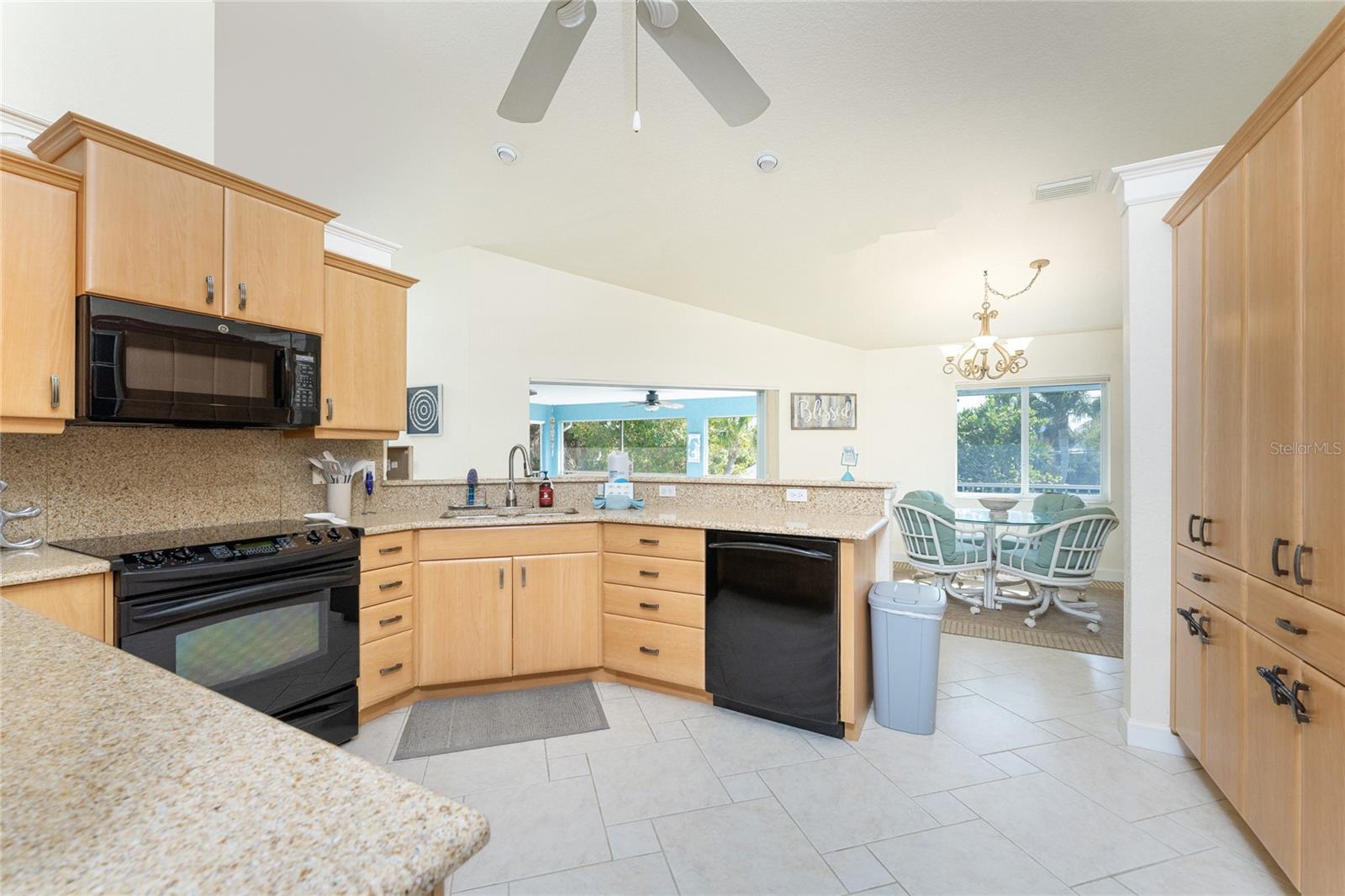 Image 12 of 70 For 4151 Beach Road