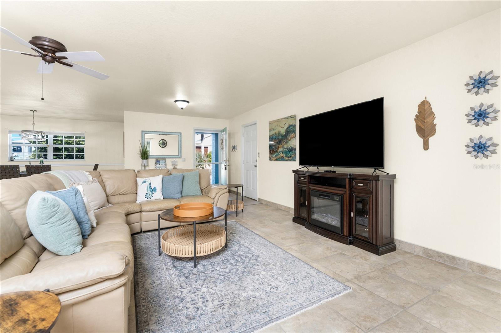 Image 37 of 70 For 4151 Beach Road