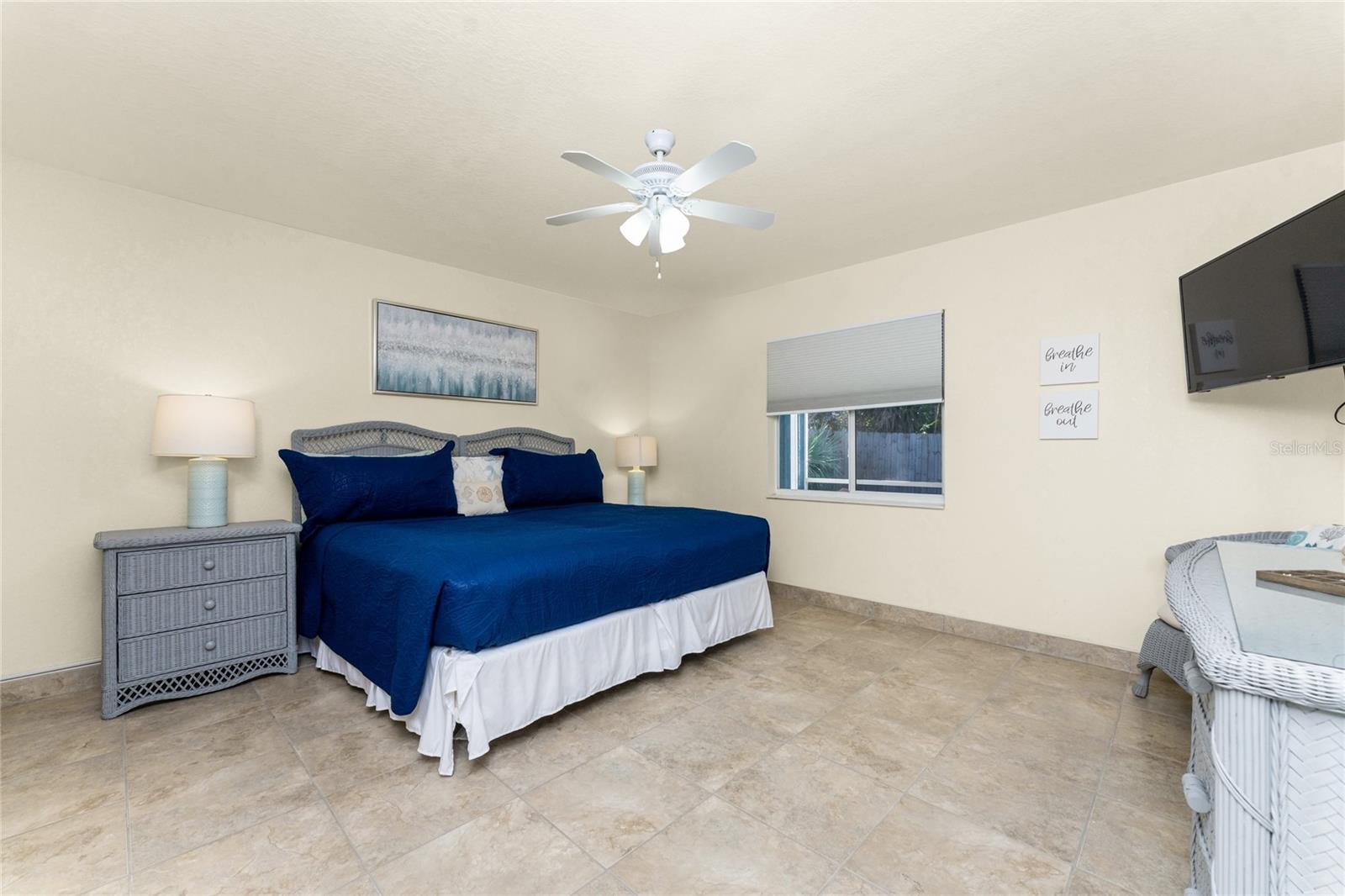 Image 43 of 70 For 4151 Beach Road