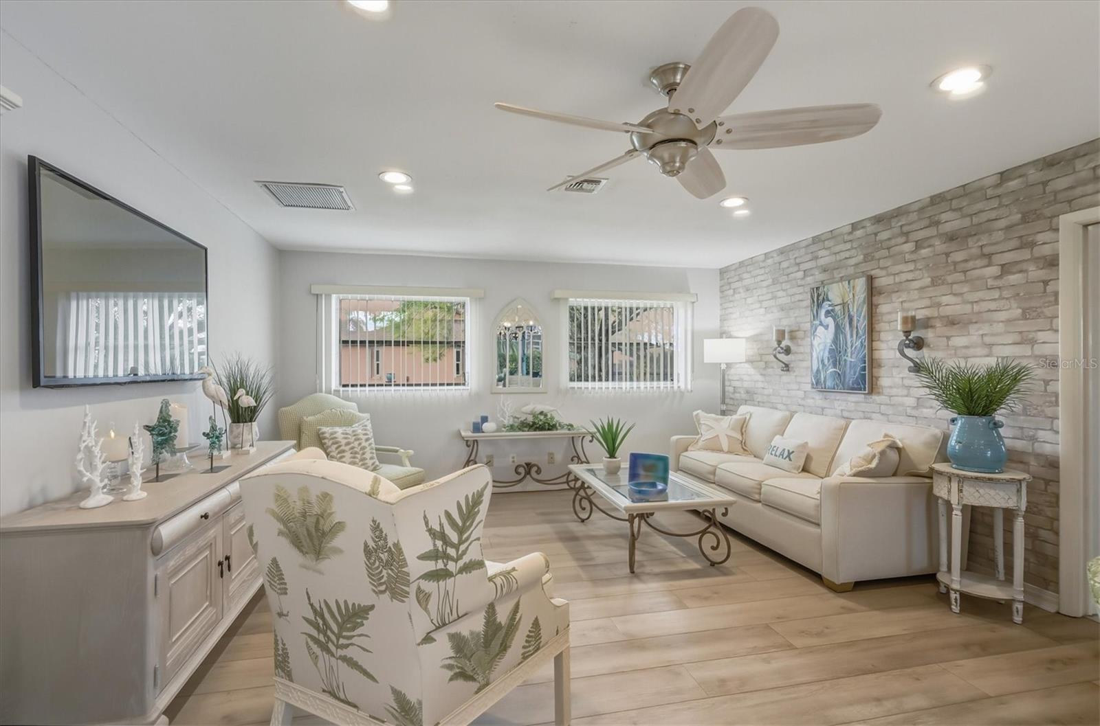 Image 11 of 56 For 12577 Kings Row