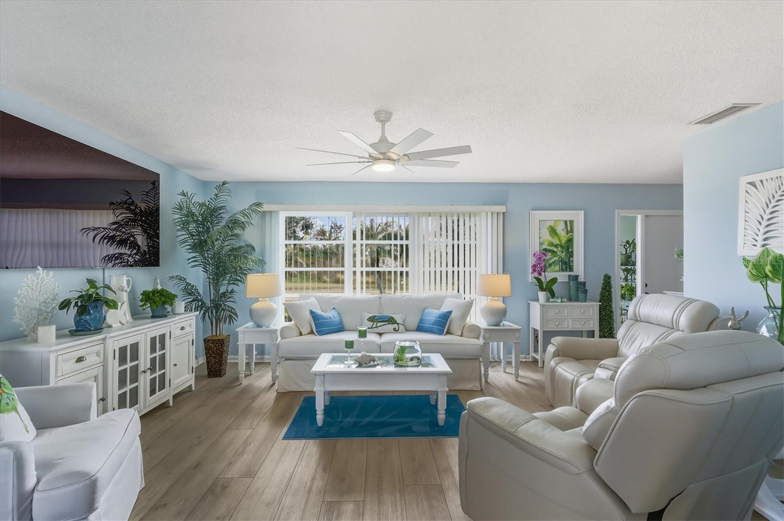 Image 13 of 56 For 12577 Kings Row