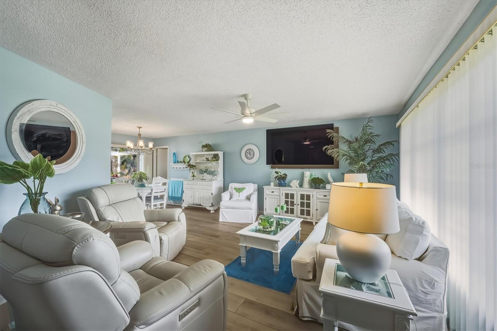 Image 14 of 56 For 12577 Kings Row