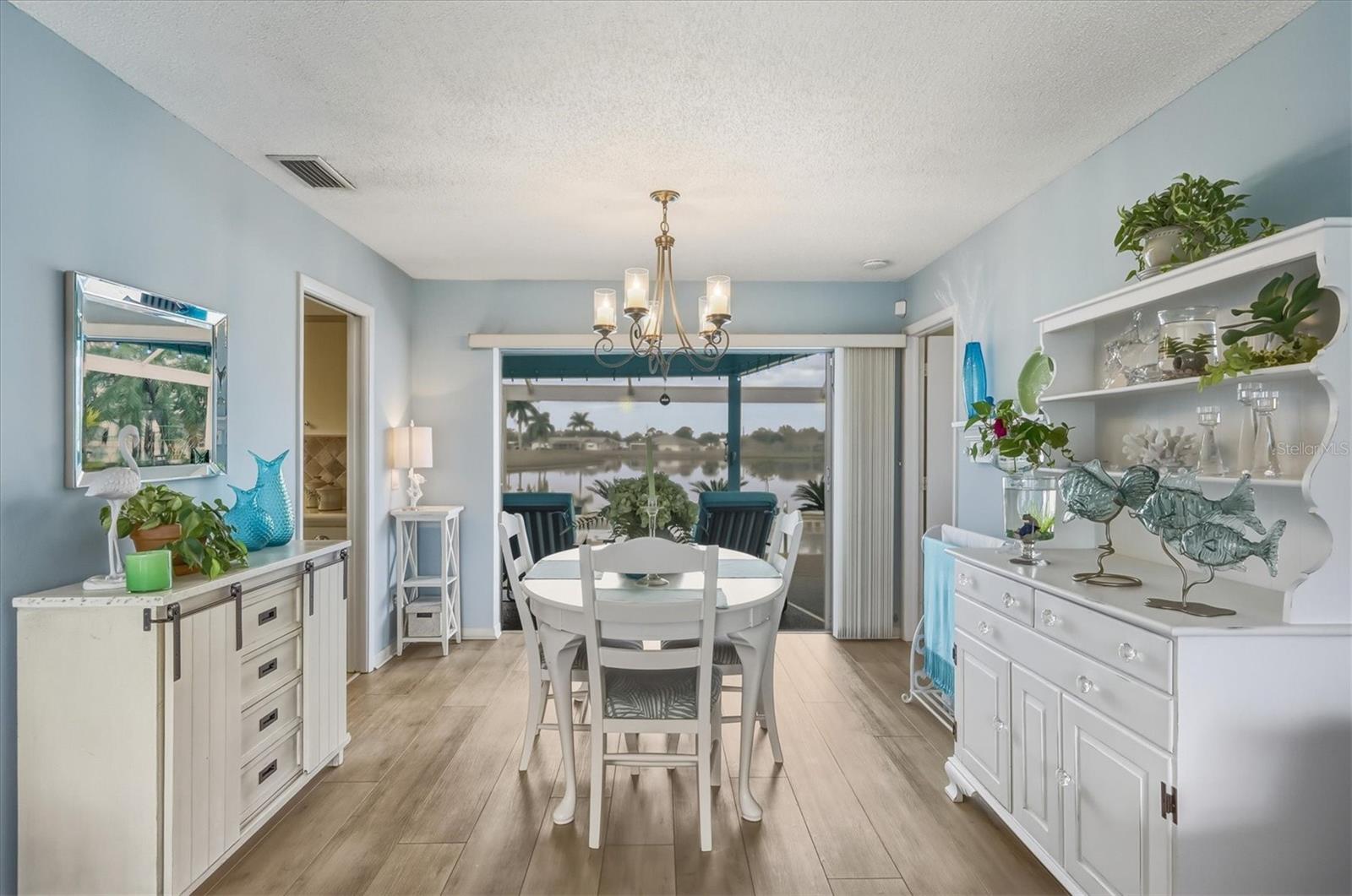 Image 17 of 56 For 12577 Kings Row