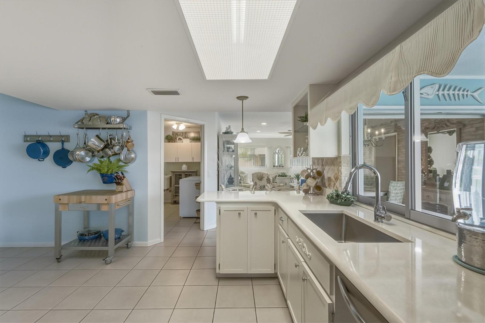 Image 21 of 56 For 12577 Kings Row