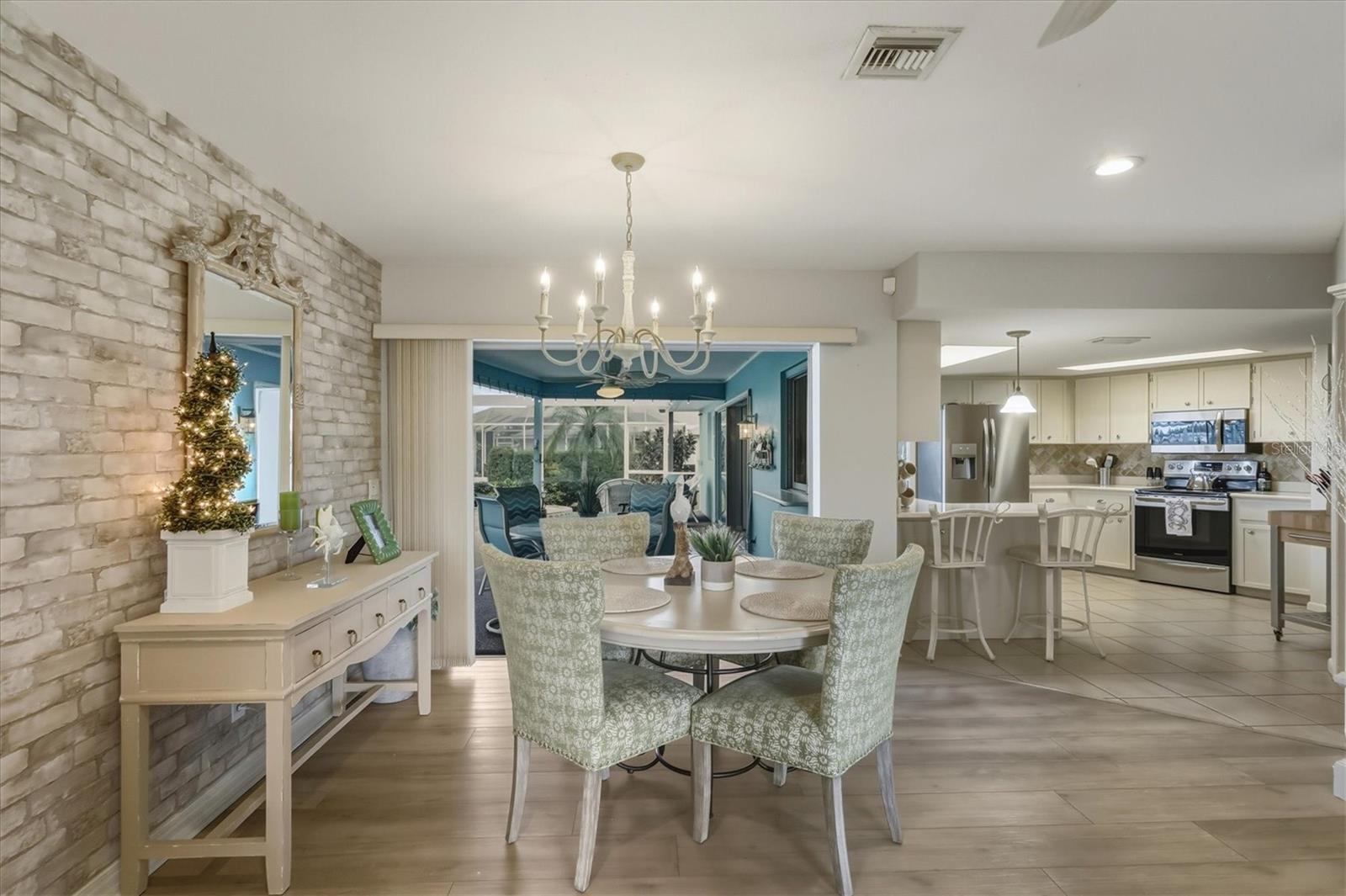 Image 23 of 56 For 12577 Kings Row