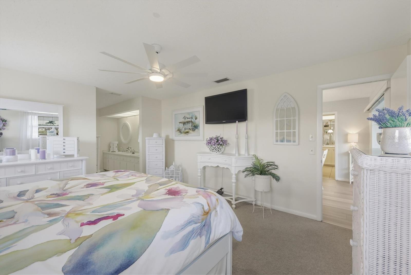 Image 24 of 56 For 12577 Kings Row