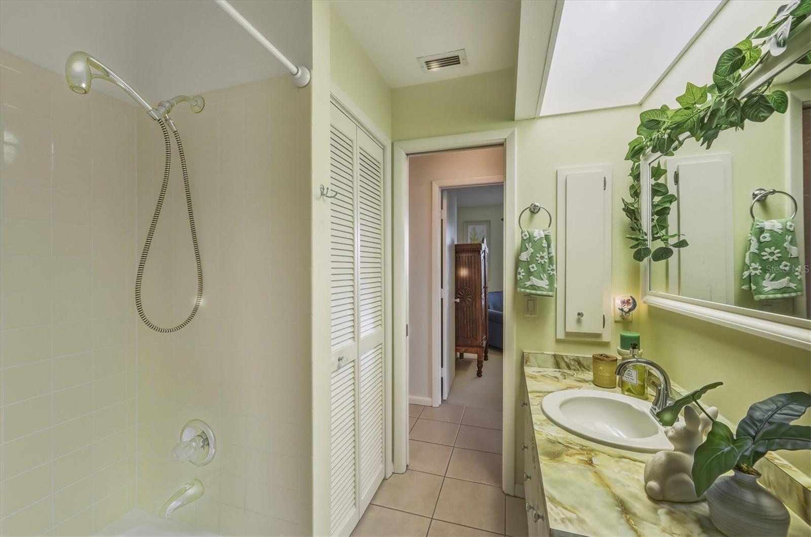 Image 31 of 56 For 12577 Kings Row