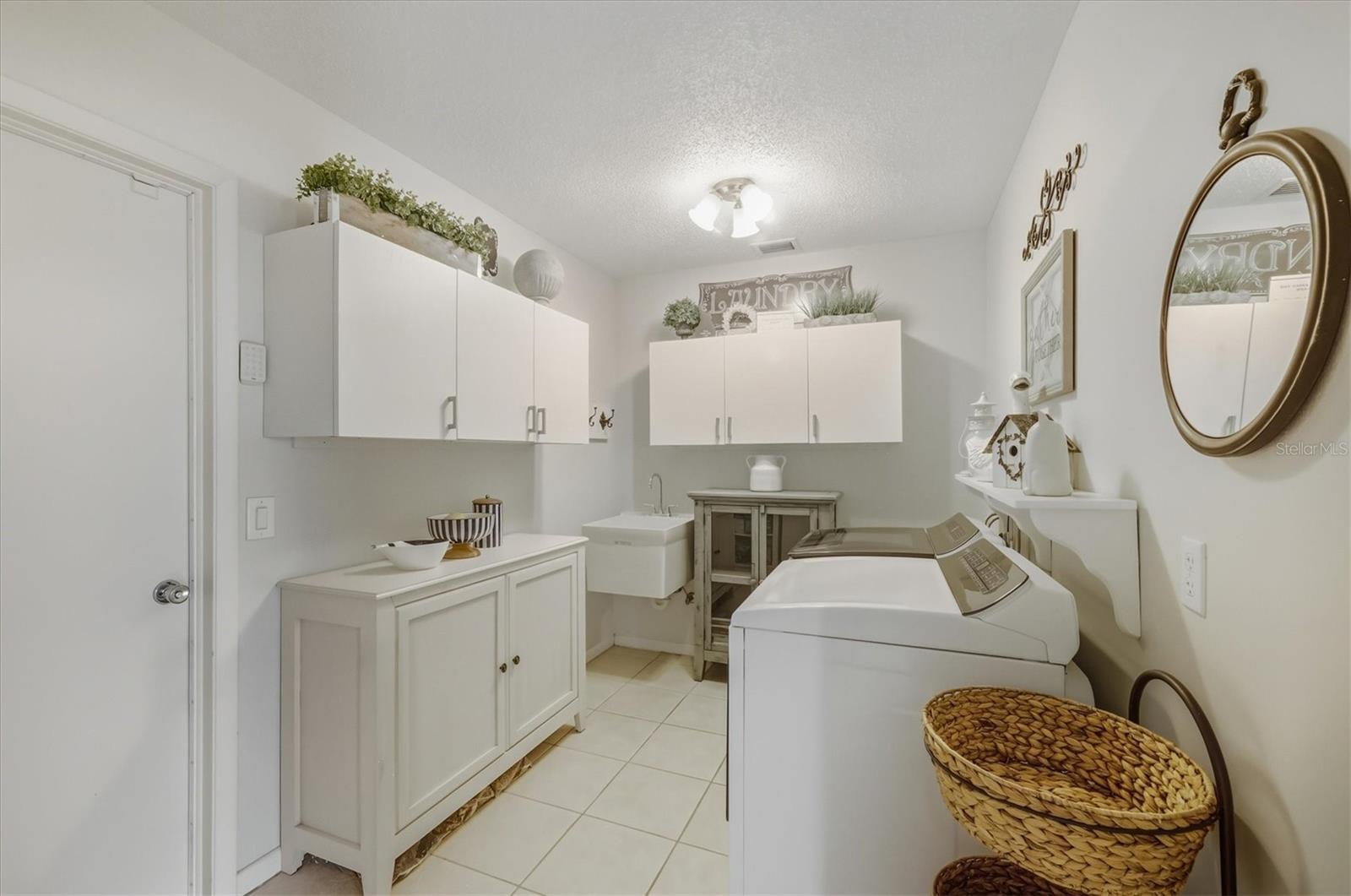 Image 34 of 56 For 12577 Kings Row