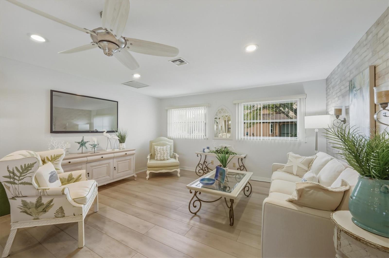 Image 9 of 56 For 12577 Kings Row