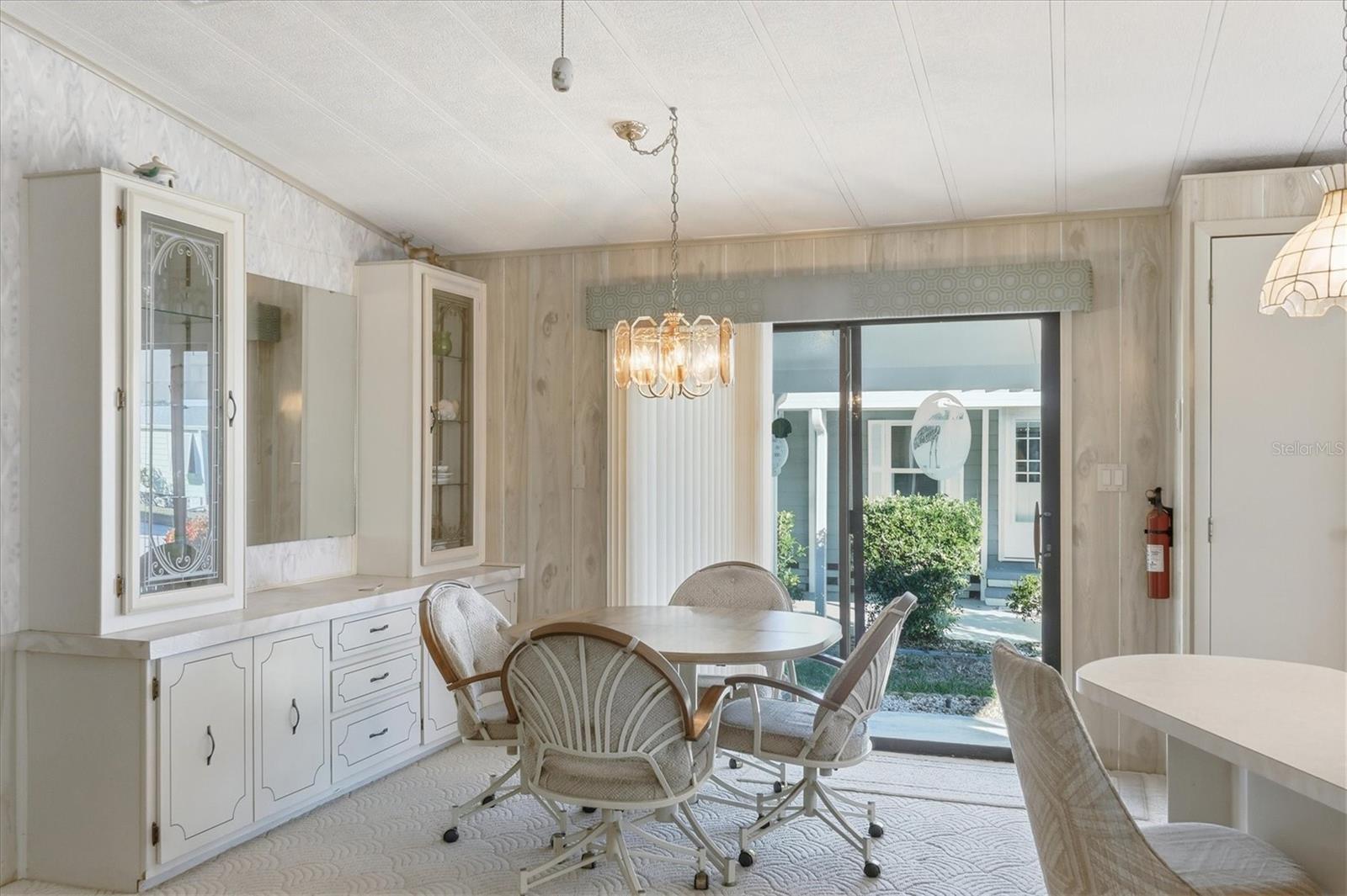 Image 14 of 47 For 726 Watersedge Street