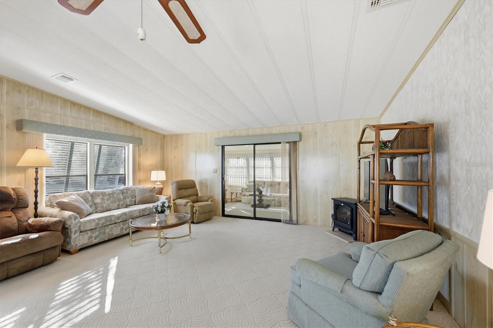 Image 15 of 47 For 726 Watersedge Street