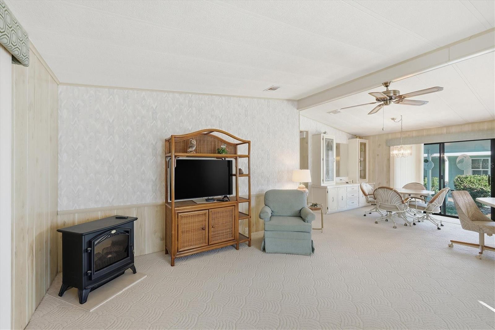 Image 17 of 47 For 726 Watersedge Street