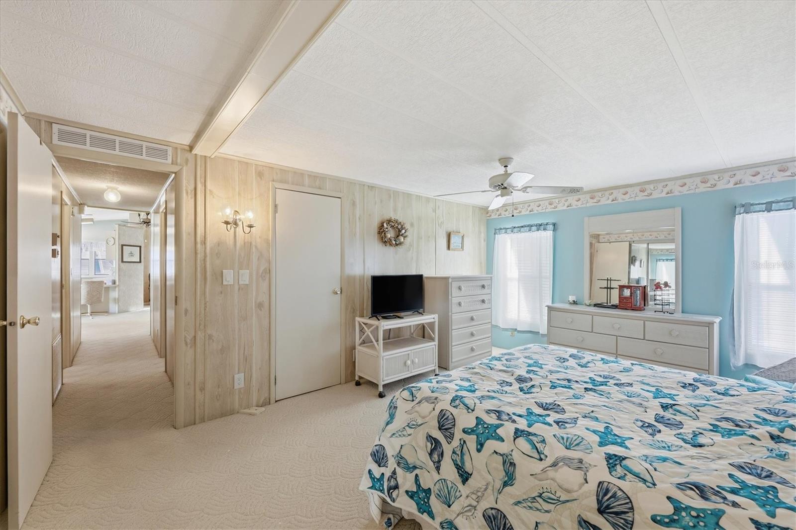 Image 20 of 47 For 726 Watersedge Street