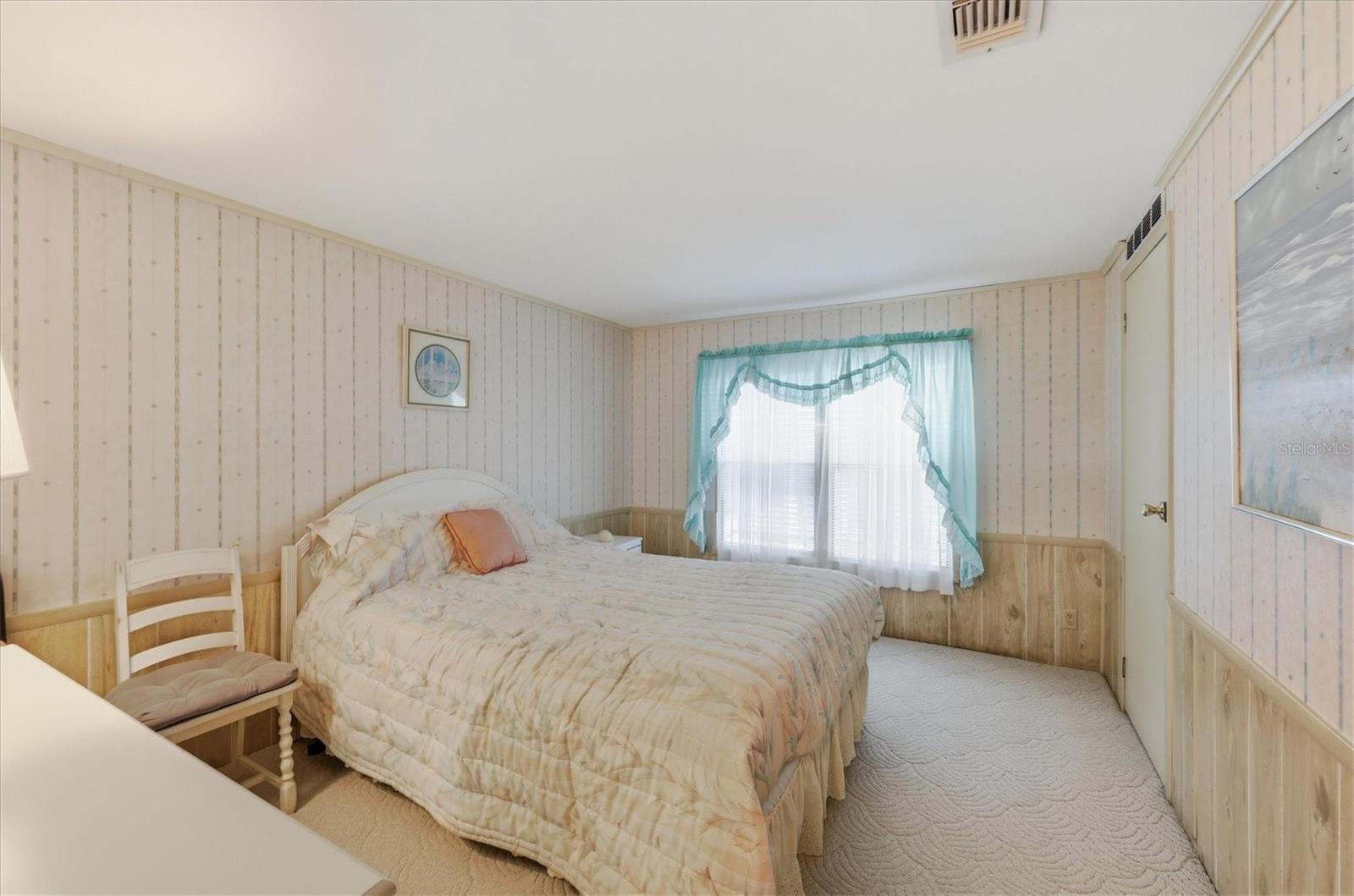 Image 24 of 47 For 726 Watersedge Street