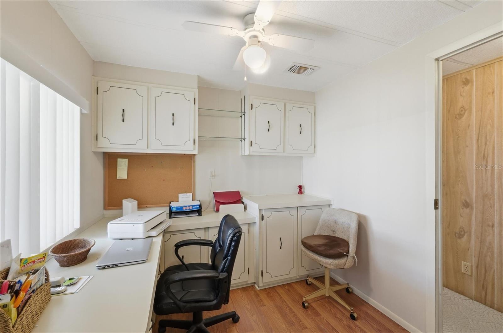 Image 27 of 47 For 726 Watersedge Street