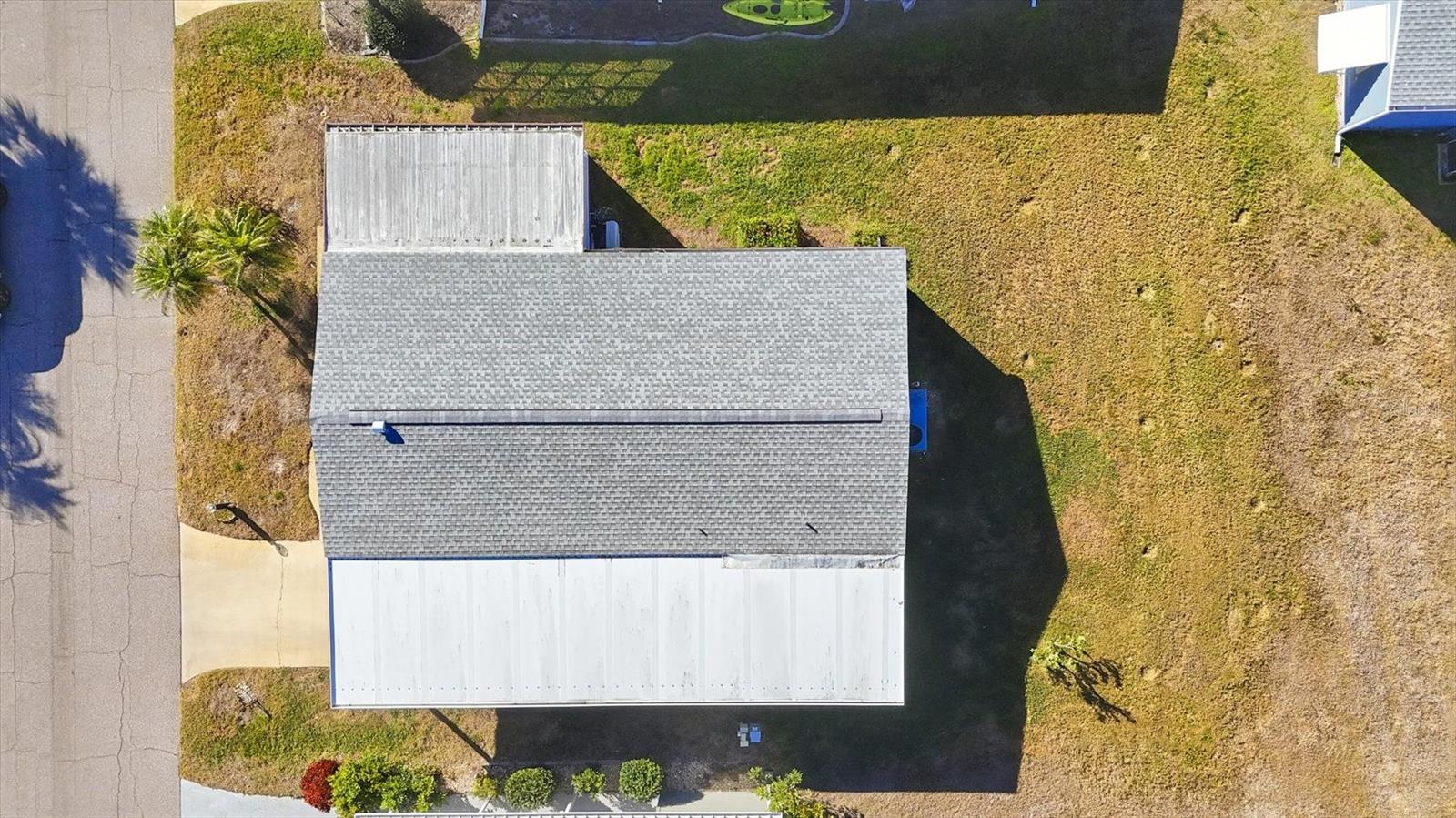 Image 32 of 47 For 726 Watersedge Street