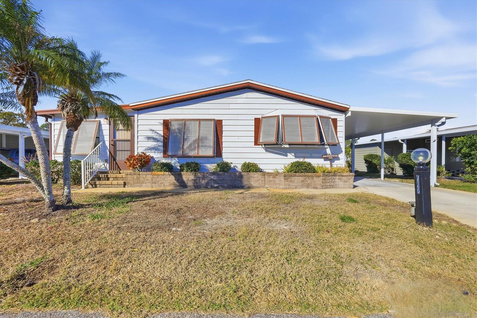 Image 7 of 47 For 726 Watersedge Street