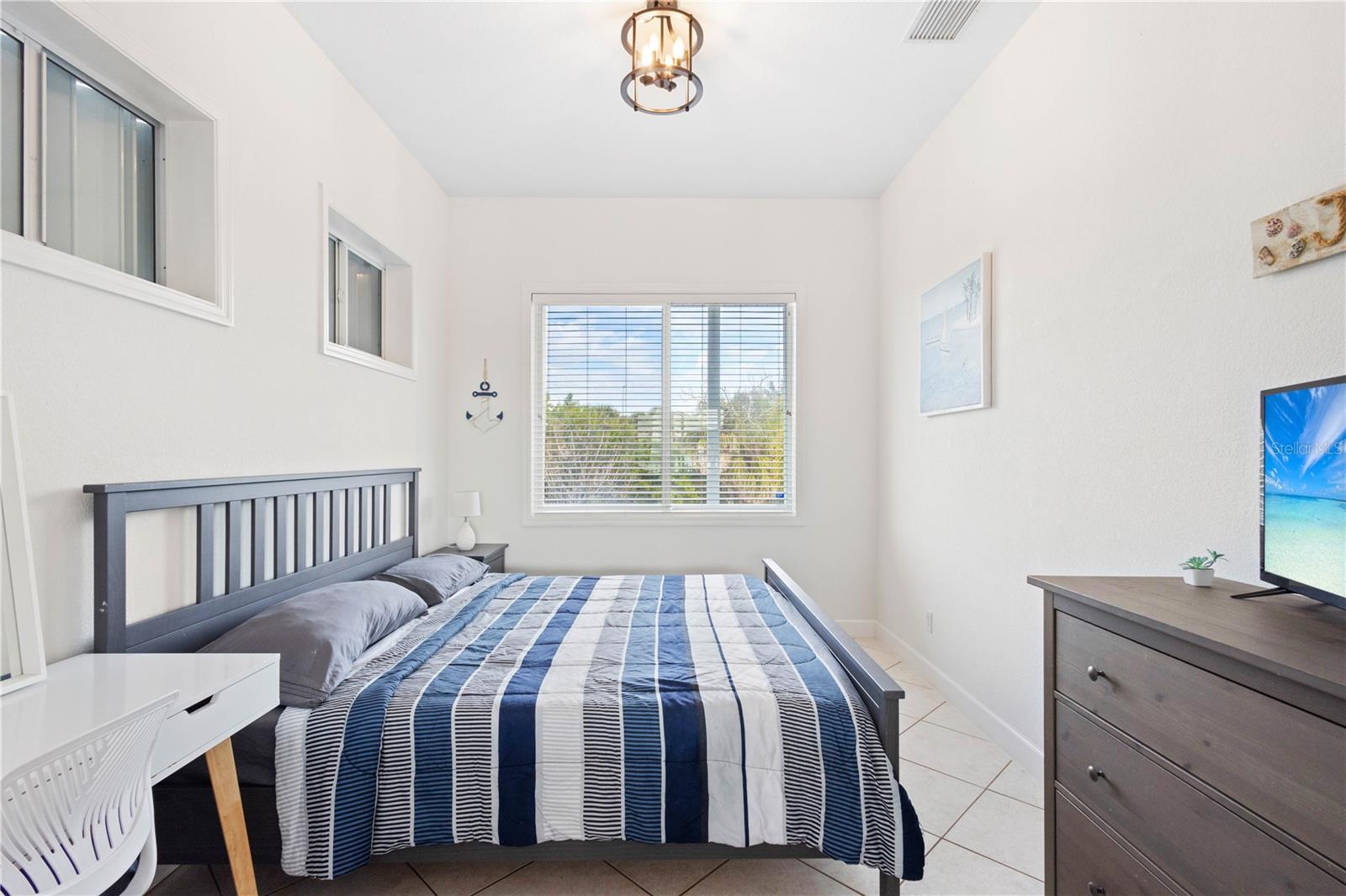 Image 21 of 47 For 1380 Aqua View Lane