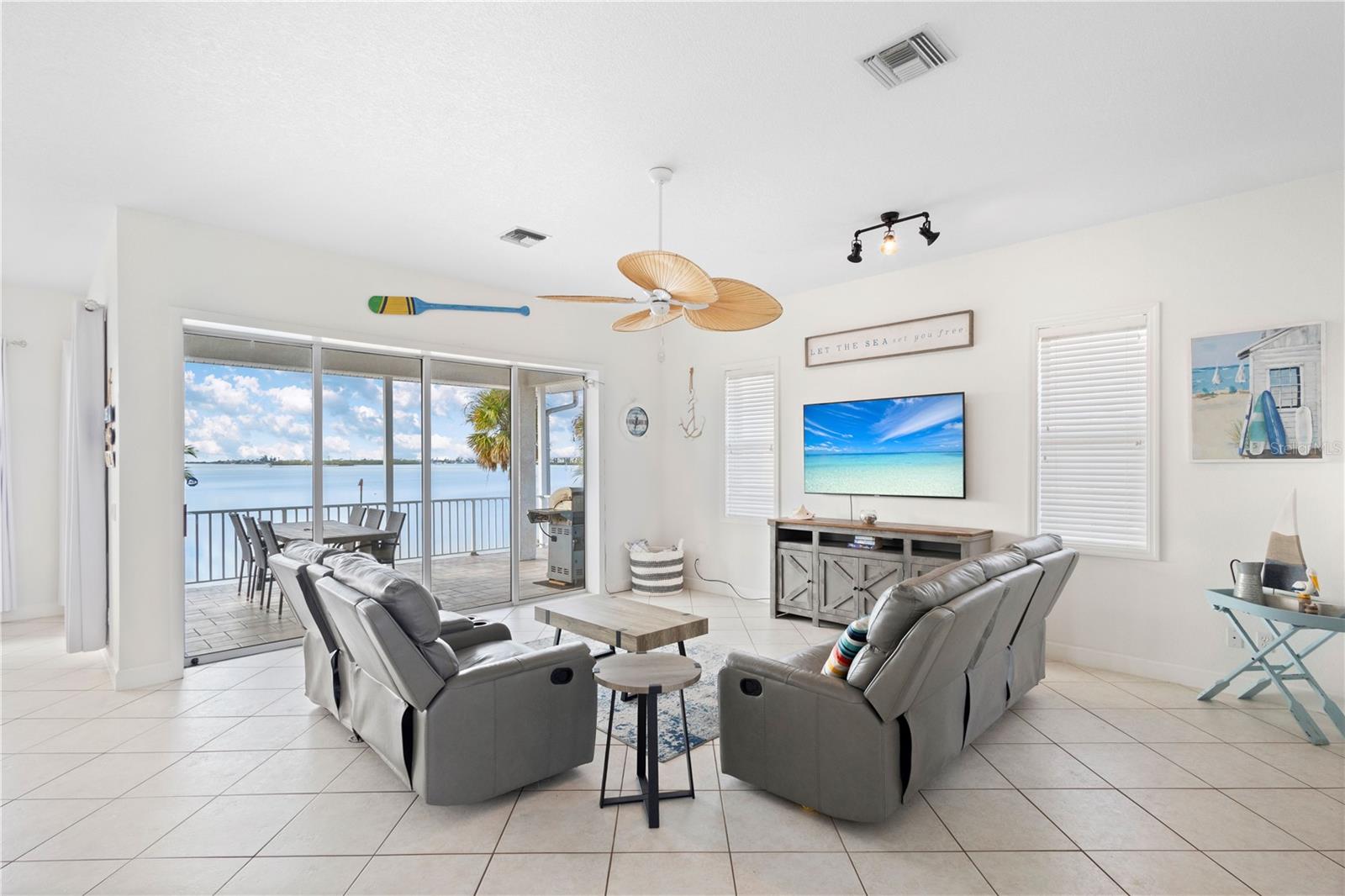 Image 5 of 47 For 1380 Aqua View Lane