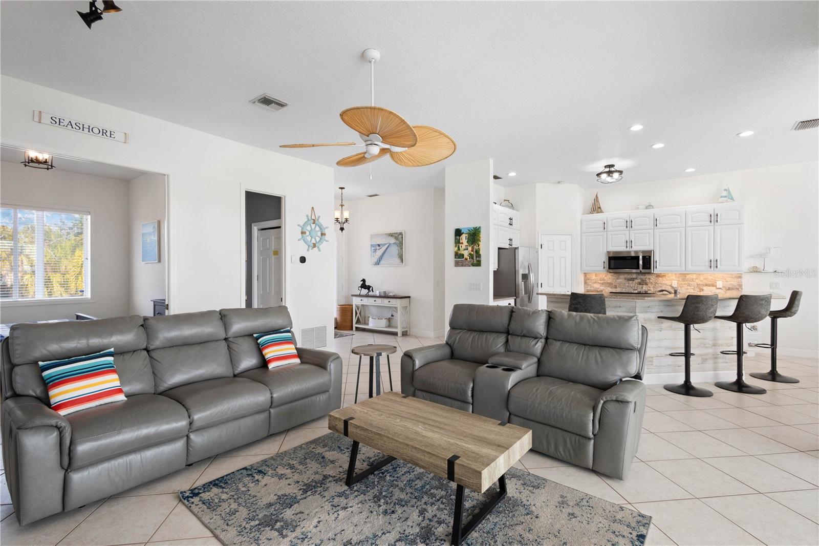 Image 8 of 47 For 1380 Aqua View Lane