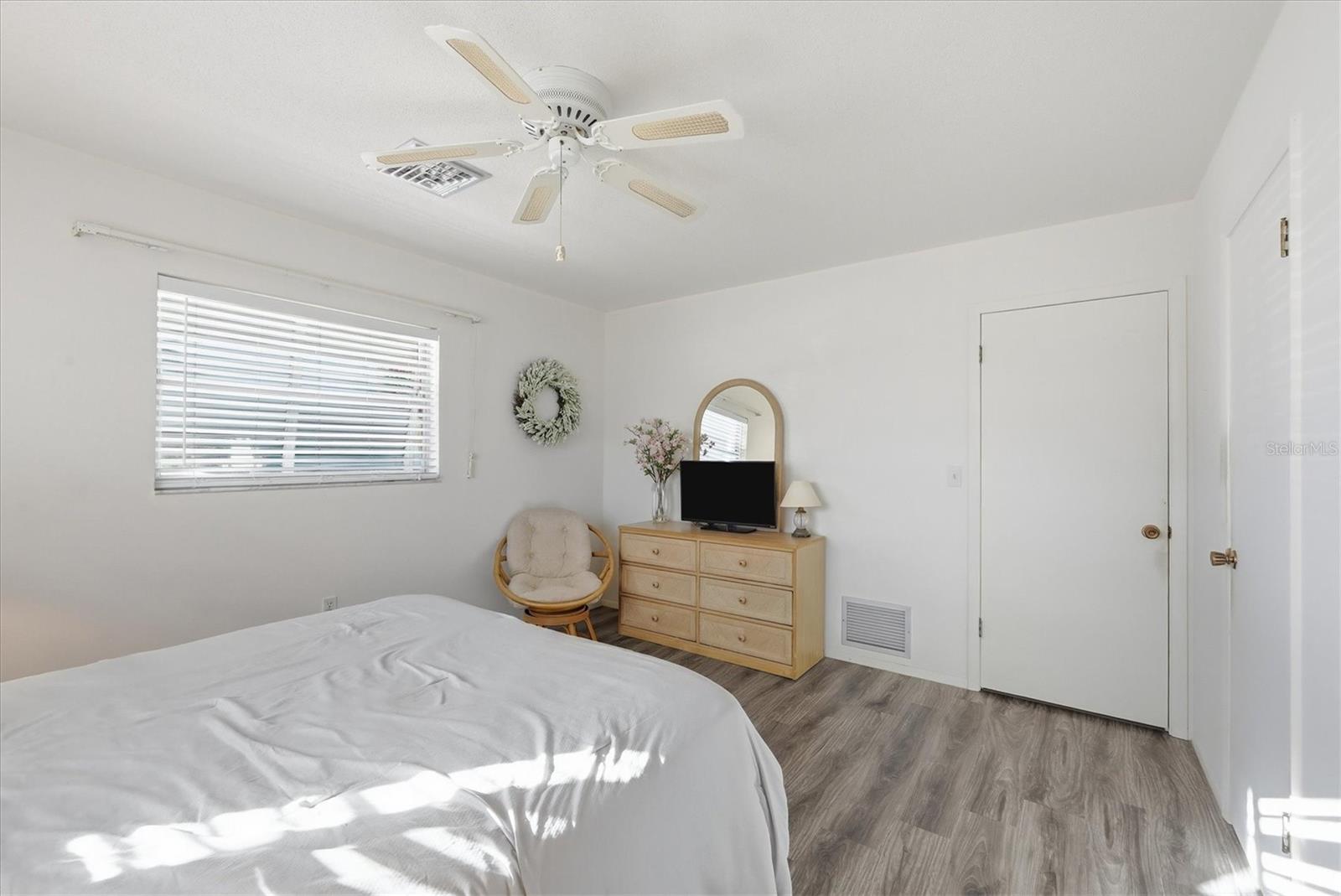 Image 14 of 36 For 1710 Florence Avenue