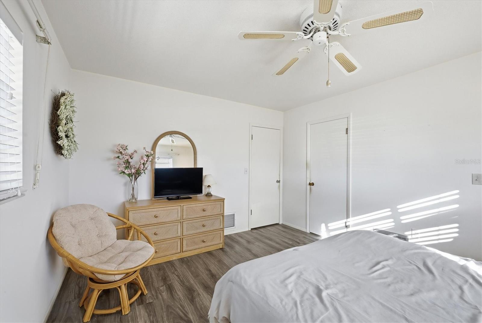 Image 15 of 36 For 1710 Florence Avenue