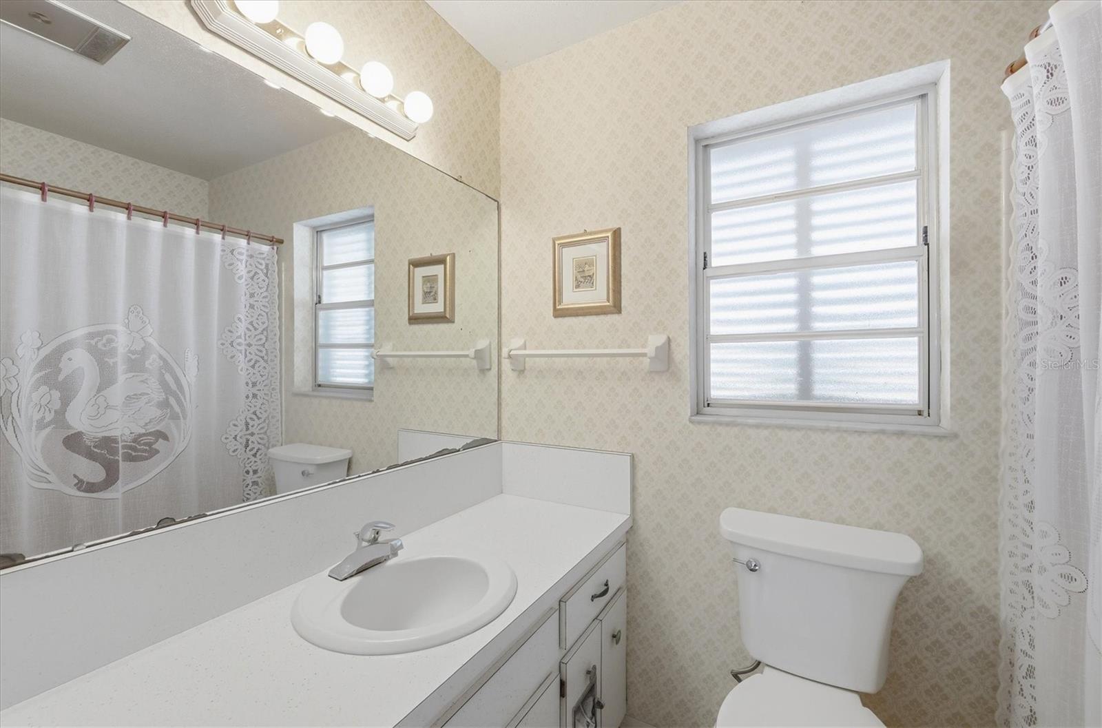 Image 16 of 36 For 1710 Florence Avenue