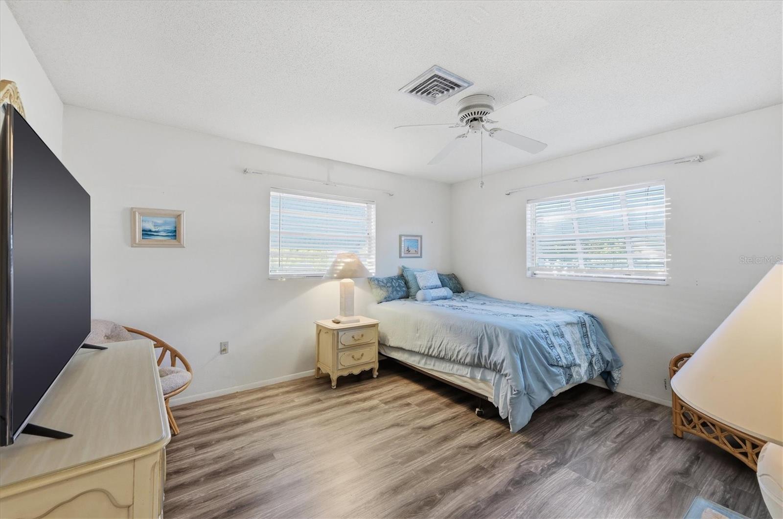 Image 17 of 36 For 1710 Florence Avenue